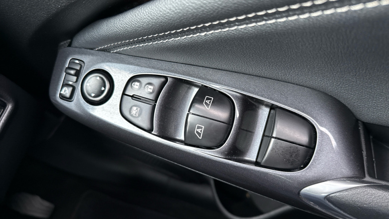 Nissan Juke 1.0 DiG-T N-Connecta 5dr Petrol Hatchback